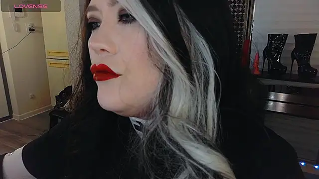 wickedxqueen online show from 04/15/26, 07:58