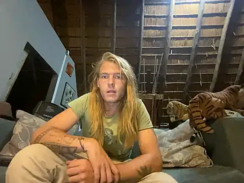 Snapshot of Salted_Playday chatting on 02/27/25, 02:53 Salted Playday online show from 02/27/25, 02:53