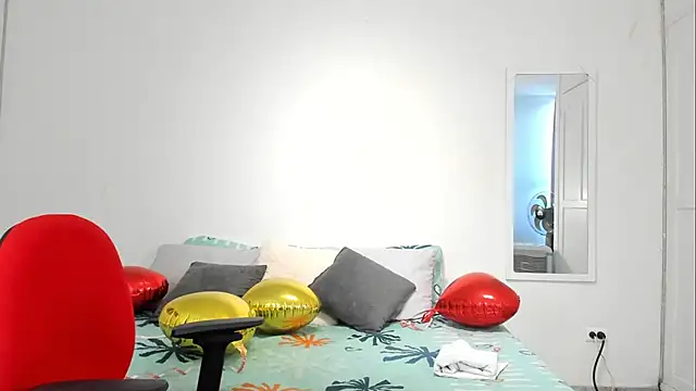 Snapshot of Estrella_Duran chatting on 03/17/25, 07:15 Estrella Duran online show from 03/17/25, 07:15