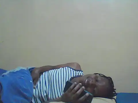 Snapshot of Smillie_prety chatting on 12/21/25, 05:42 Smillie prety online show from 12/21/25, 05:42