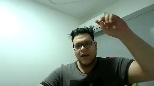 Snapshot of batman2433 chatting on 10/31/25, 07:26 batman2433 online show from 10/31/25, 07:26