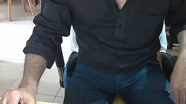 Snapshot of angelgarcia269 chatting on 10/25/25, 12:45 angelgarcia269 online show from 10/25/25, 12:45