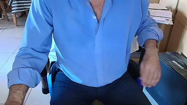 Snapshot of angelgarcia269 chatting on 10/31/25, 08:43 angelgarcia269 online show from 10/31/25, 08:43