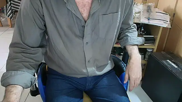 Snapshot of angelgarcia269 chatting on 11/07/25, 12:05 angelgarcia269 online show from 11/07/25, 12:05