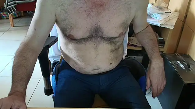 Snapshot of angelgarcia269 chatting on 11/16/25, 12:00 angelgarcia269 online show from 11/16/25, 12:00