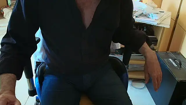 Snapshot of angelgarcia269 chatting on 11/18/25, 11:25 angelgarcia269 online show from 11/18/25, 11:25