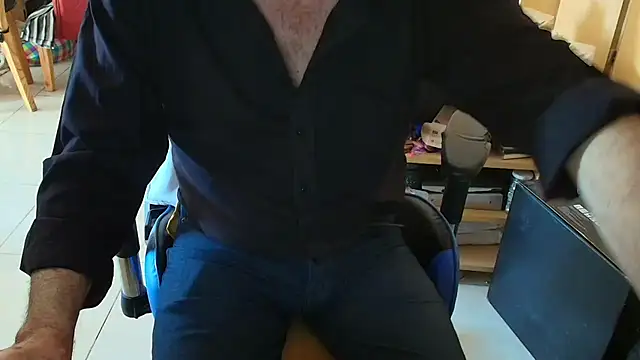 Snapshot of angelgarcia269 chatting on 11/21/25, 11:31 angelgarcia269 online show from 11/21/25, 11:31