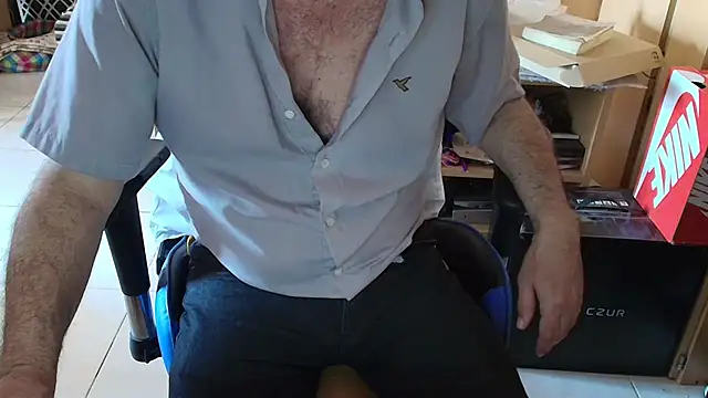 Snapshot of angelgarcia269 chatting on 11/28/25, 01:03 angelgarcia269 online show from 11/28/25, 01:03