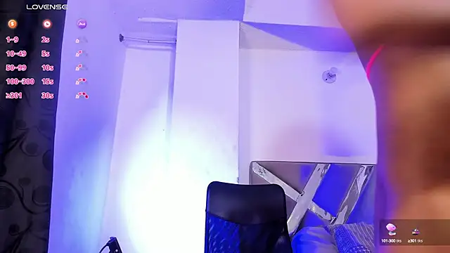 Snapshot of Fenty_XX chatting on 01/18/25, 12:15 Fenty XX online show from 01/18/25, 12:15