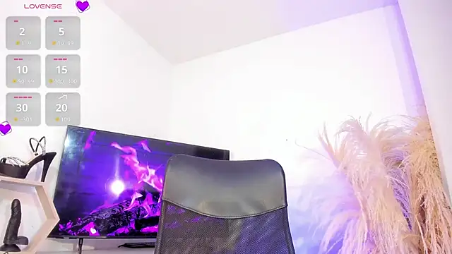 Snapshot of Fenty_XX chatting on 09/25/25, 04:00 Fenty XX online show from 09/25/25, 04:00