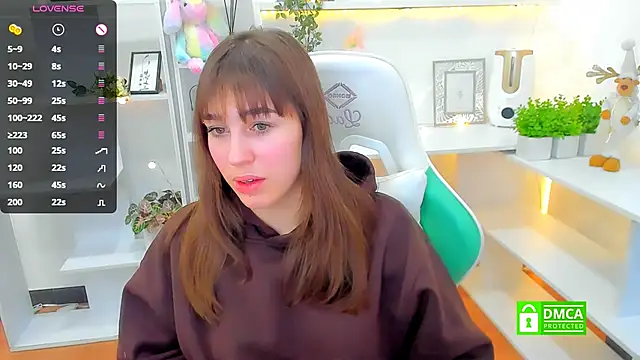  Eliizabeth  online show from 02/10/25, 10:40