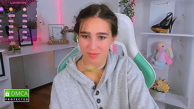  Eliizabeth  online show from 10/13/25, 08:53