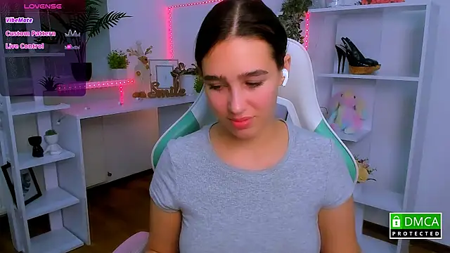  Eliizabeth  online show from 11/25/25, 10:32