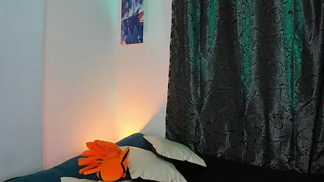 Snapshot of emma_woods_ chatting on 09/09/25, 02:44 emma woods online show from 09/09/25, 02:44