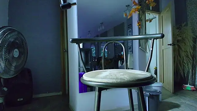 Snapshot of roxana_collins chatting on 11/03/25, 10:42 roxana collins online show from 11/03/25, 10:42