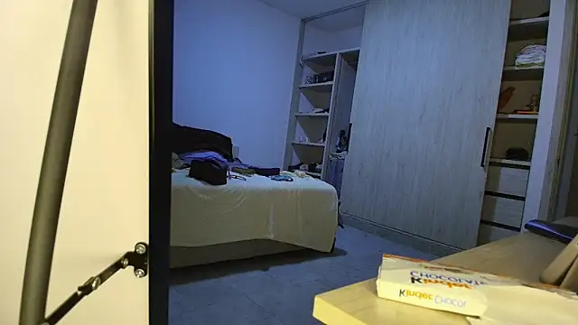 Snapshot of roxana_collins chatting on 03/26/26, 03:23 roxana collins online show from 03/26/26, 03:23