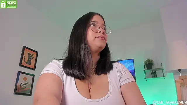 tati reyess online show from 09/17/25, 01:35