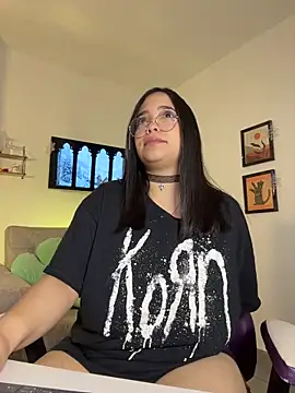 tati reyess online show from 11/17/25, 12:22