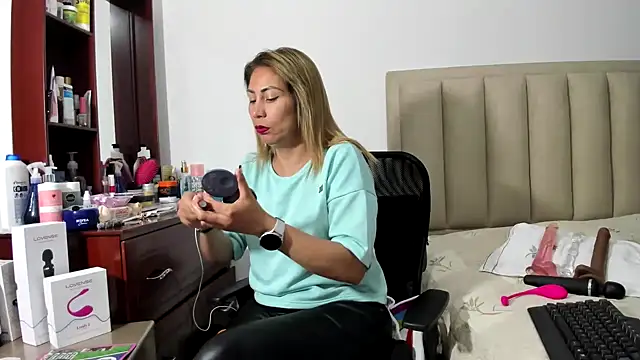 Chloemiller89 online show from 12/16/24, 11:07