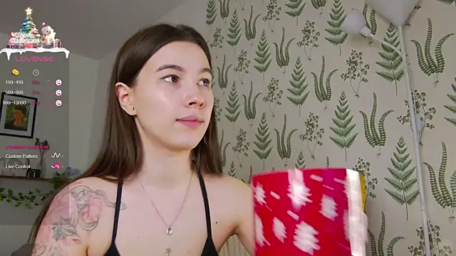 Snapshot of Marie_Diaze chatting on 12/10/24, 11:54 Marie Diaze online show from 12/10/24, 11:54