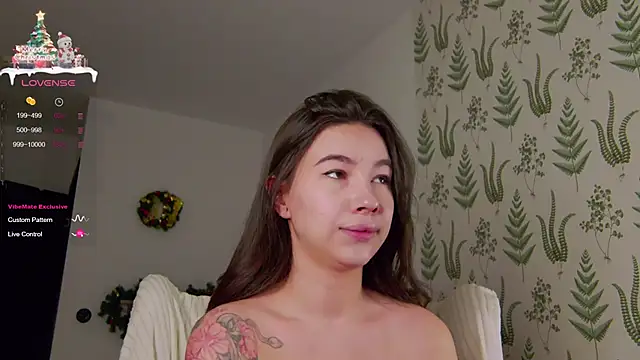 Snapshot of Marie_Diaze chatting on 12/28/24, 05:12 Marie Diaze online show from 12/28/24, 05:12