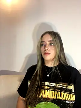 Snapshot of Natalia_Suarez chatting on 10/28/25, 11:51 Natalia Suarez online show from 10/28/25, 11:51