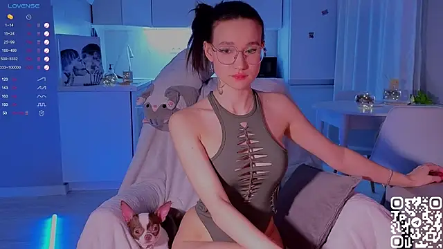 Snapshot of shey1i chatting on 12/13/24, 08:37 shey1i online show from 12/13/24, 08:37