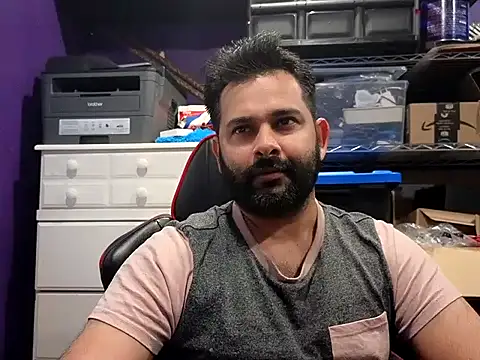 Snapshot of Sakhtlaundaz chatting on 10/11/25, 10:41 Sakhtlaundaz online show from 10/11/25, 10:41