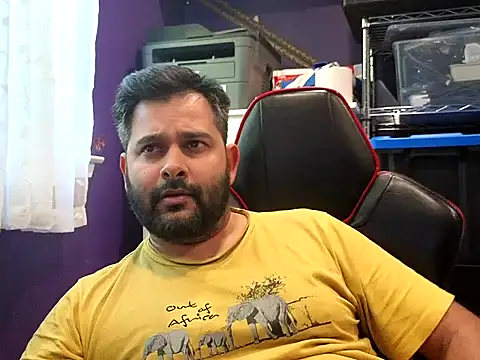 Snapshot of Sakhtlaundaz chatting on 10/15/25, 08:42 Sakhtlaundaz online show from 10/15/25, 08:42