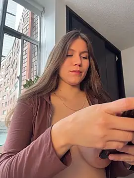 AmelieLaurent  online show from 05/13/26, 02:47