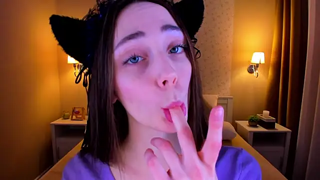 Snapshot of Lexi_Split chatting on 02/04/25, 06:57 Lexi Split online show from 02/04/25, 06:57