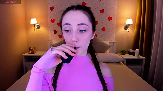 Snapshot of Lexi_Split chatting on 02/15/25, 08:33 Lexi Split online show from 02/15/25, 08:33