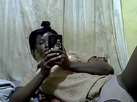 Snapshot of KENYANHONEY01 chatting on 01/11/26, 04:28 KENYANHONEY01 online show from 01/11/26, 04:28