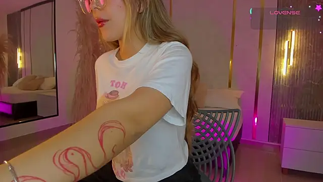 riley sierra online show from 06/20/26, 01:03