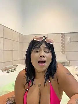 Snapshot of Emily_restrepo chatting on 01/04/25, 12:27 Emily restrepo online show from 01/04/25, 12:27