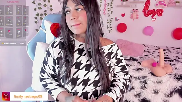 Snapshot of Emily_restrepo chatting on 02/18/25, 08:05 Emily restrepo online show from 02/18/25, 08:05