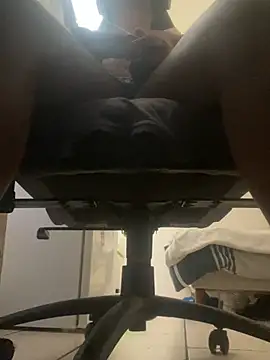 Snapshot of YesTheSexiest chatting on 01/18/26, 12:31 YesTheSexiest online show from 01/18/26, 12:31