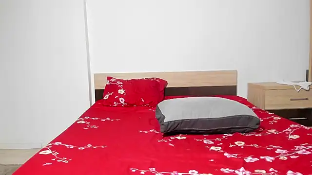 Snapshot of Ellyslimdoll chatting on 10/30/25, 02:02 Ellyslimdoll online show from 10/30/25, 02:02