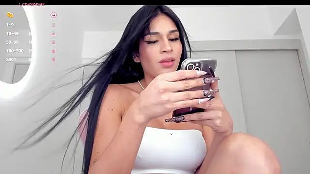 mia yourmommy online show from 12/06/24, 09:35