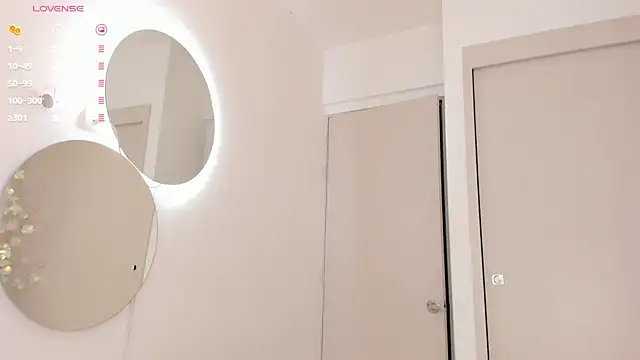 mia yourmommy online show from 03/17/25, 02:41