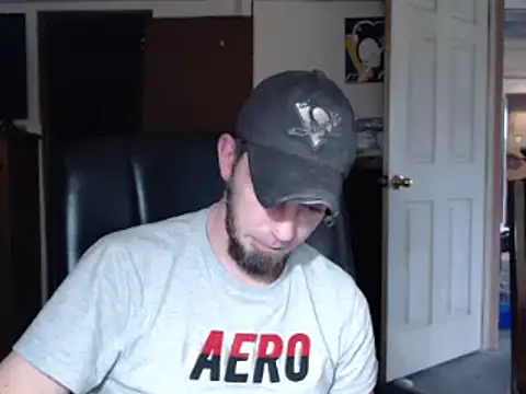 Snapshot of pensguy30 chatting on 12/31/24, 06:24 pensguy30 online show from 12/31/24, 06:24