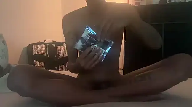 Snapshot of ITSONLYKENNY chatting on 02/19/25, 10:23 ITSONLYKENNY online show from 02/19/25, 10:23