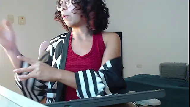 Snapshot of Putaku_San chatting on 03/07/25, 04:57 Putaku San online show from 03/07/25, 04:57