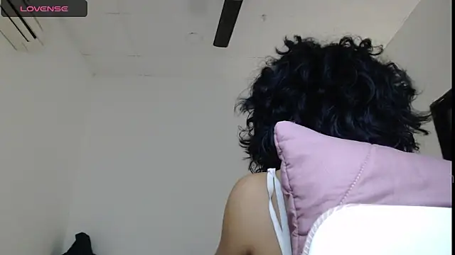 Snapshot of Putaku_San chatting on 10/10/25, 04:00 Putaku San online show from 10/10/25, 04:00