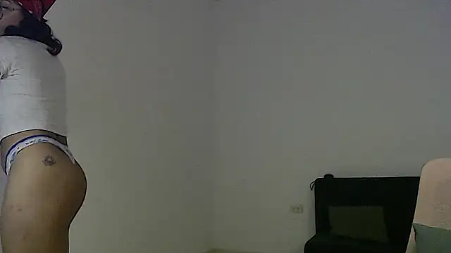 Snapshot of Putaku_San chatting on 12/20/25, 05:03 Putaku San online show from 12/20/25, 05:03