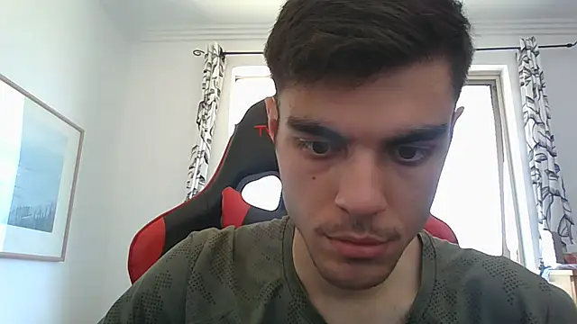 Snapshot of Omarnede chatting on 11/12/25, 04:35 Omarnede online show from 11/12/25, 04:35