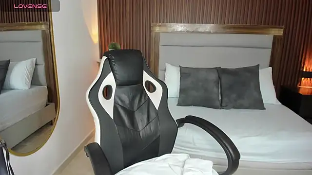 emily villamil online show from 12/21/24, 01:32