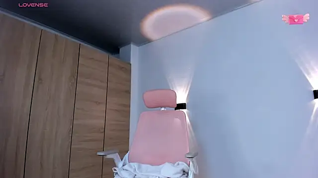 emily villamil online show from 02/28/25, 11:56