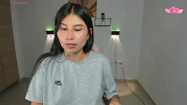 emily villamil online show from 10/06/25, 09:23