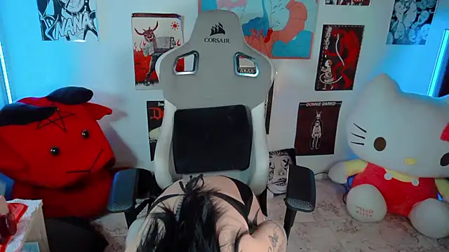 Snapshot of Deadly_Doll chatting on 12/04/25, 09:34 Deadly Doll online show from 12/04/25, 09:34